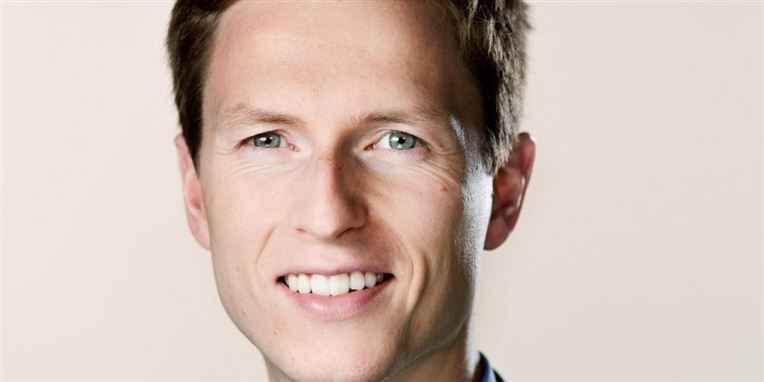 -Det er sådan, at der var flertal for dagpengereformen, selvom SF var modstander. Reformen blev stadfæstet i regeringsgrundlaget. Det er vi bundet af, indtil regeringen vil beslutte sig for at gøre noget andet, siger Jesper Petersen.