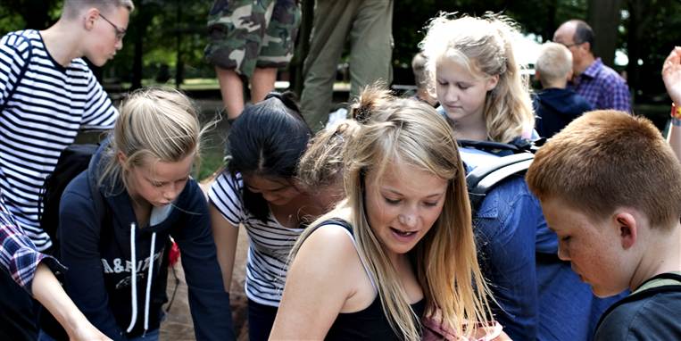 Det går galt, hvis 50 procent af eleverne på en efterskole har store sociale eller psykiske problemer. Efterskolerne vil ryste posen og fordele de ressourcekrævende elever mellem sig. (Vi gør opmærksom på, at billedet er taget i en anden sammenhæng og at de konkrete børn på billedet ikke har med sagen at gøre).