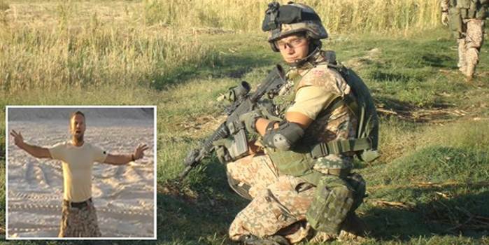 Soldaten Michael Kattrup Lassen lagde videoen af feltpræst Thomas Aallmann (indsat), der velsigner soldaterne, inden de tager på missioner, på nettet.