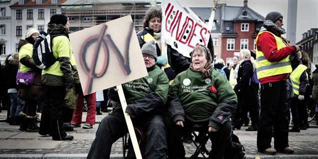86 procent af lærerne erklærer sig helt eller delvist enige i, at lockouten har afgørende betydning for, hvor de ville sætte deres kryds. Her et billede fra demonstrationen, hvor 35.000 lærere mødtes på Christiansborg Slotsplads for at vise deres frustration over deres lockout.