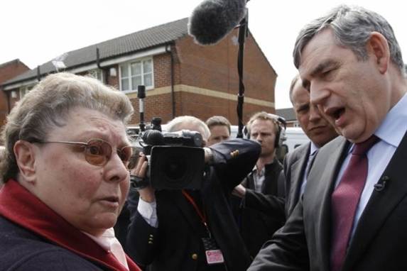 Gordon Brown smider håndklædet i ringen og stopper som leder for Labour.