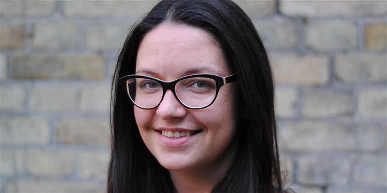 ”Jeg tror, at alle et eller andet sted oplever, at de tvivler på sig selv. Jeg har i hvert fald gjort det meget tidligere. Heldigvis er jeg kommet over det,” fortæller Sara Schlüter, der i dag er presseansvarlig i Mellemfolkeligt Samvirke.