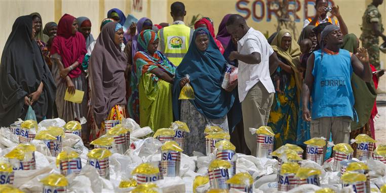 Hjælpen har hjultet i Somalia, men selv FN ikke mere anser situationen for en katastrofe er der stadig brug for hjælp til af bespise tørkeflygtninge.