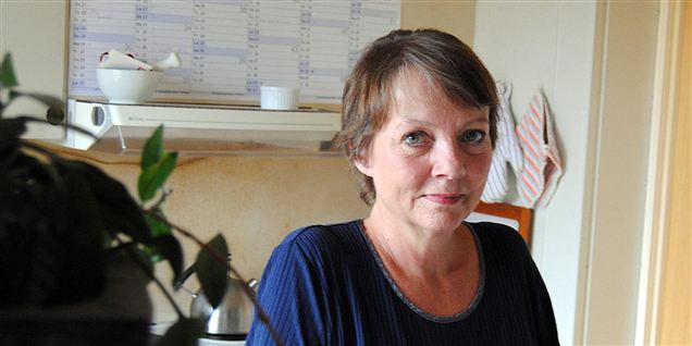 Der kan gå måneder mellem Anja går udenfor lejligheden. Og når det sker, er det med manden Søren i hånden. Jeg er ikke bange for andre mennesker, men jeg kan bare ikke overskue dem, forklarer Anja.
