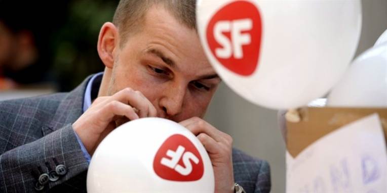 Dansk Folkeparti har været en af de mest højlydte kritikere af forslaget om kun at hæve topskattegrænsen for danskere under 65 år.