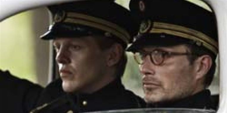 Thure Lindhardt har spillet flere kendte roller. Her ses han i Flammen &amp; Citronen sammen med Mads Mikkelsen.