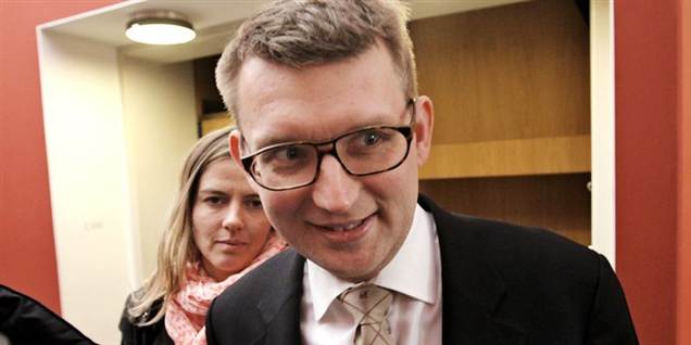 Den tidligere skatteminister Troels Lund Poulsen stikker hoved i busken. Her ses han, da han i sidste uge gjorde comeback på Christiansborg.