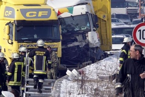 200 køretøjer er kørt sammen på Tysk motorvej