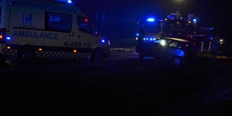 Den kvæstede bilist blev efterfølgende bragt til Aabenraa Sygehus.