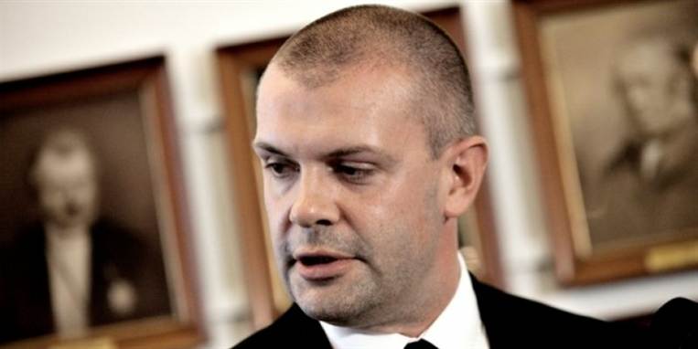 - Der er kommet en ny melding fra Dansk Metal i går aftes. Og konsekvensen er naturligvis, at det bliver meget sværere at nå et forhandlingsresultat, siger Bjarne Corydon til DR.