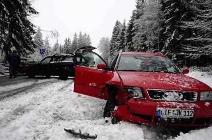 Sne og frost har sendt mange tyske bilister i grøften. Foto: AP Photo/Julia Kellner / POLFOTO