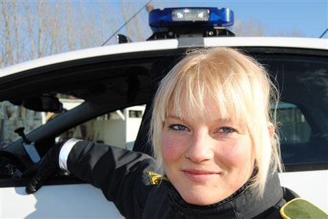 "Jeg kan godt frygte, at det forringer uddannelsen. Politijobbet er svært at lære fra et skrivebord. Det kræver, at man er herude i virkeligheden," siger Rikke Lindholm Larsen, der er i praktik på Station Amager.