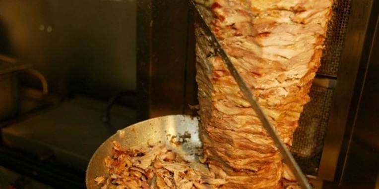 En mand spurgte søndag en hundelufter, og hendes hun kunne laves til kebab.