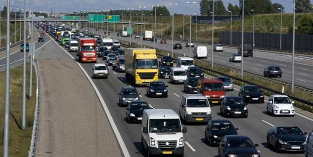 Cykler, sofaer, madrasser og affaldssække er nogle af de mange genstande, som ryger af traileren eller ladvognen og ender på kørebanen.