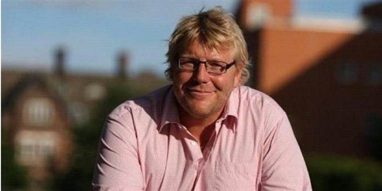 Martin Jensen sidder også i Vejle byråd for Socialdemokraterne.