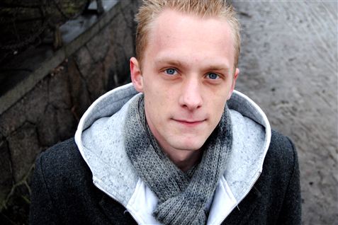 "Så siger han ordret: Jeg smadrer dig," fortæller 22-årige Lasse Garstad om sin tidligere chef