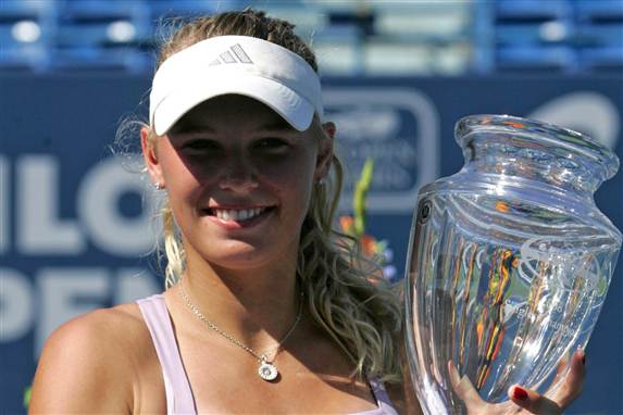 Danske Caroline Wozniacki kan ligeså godt vænne sig til at hæve trofæer, mener tennis-legenden John McEnroe, der spår hende en stor fremtid.