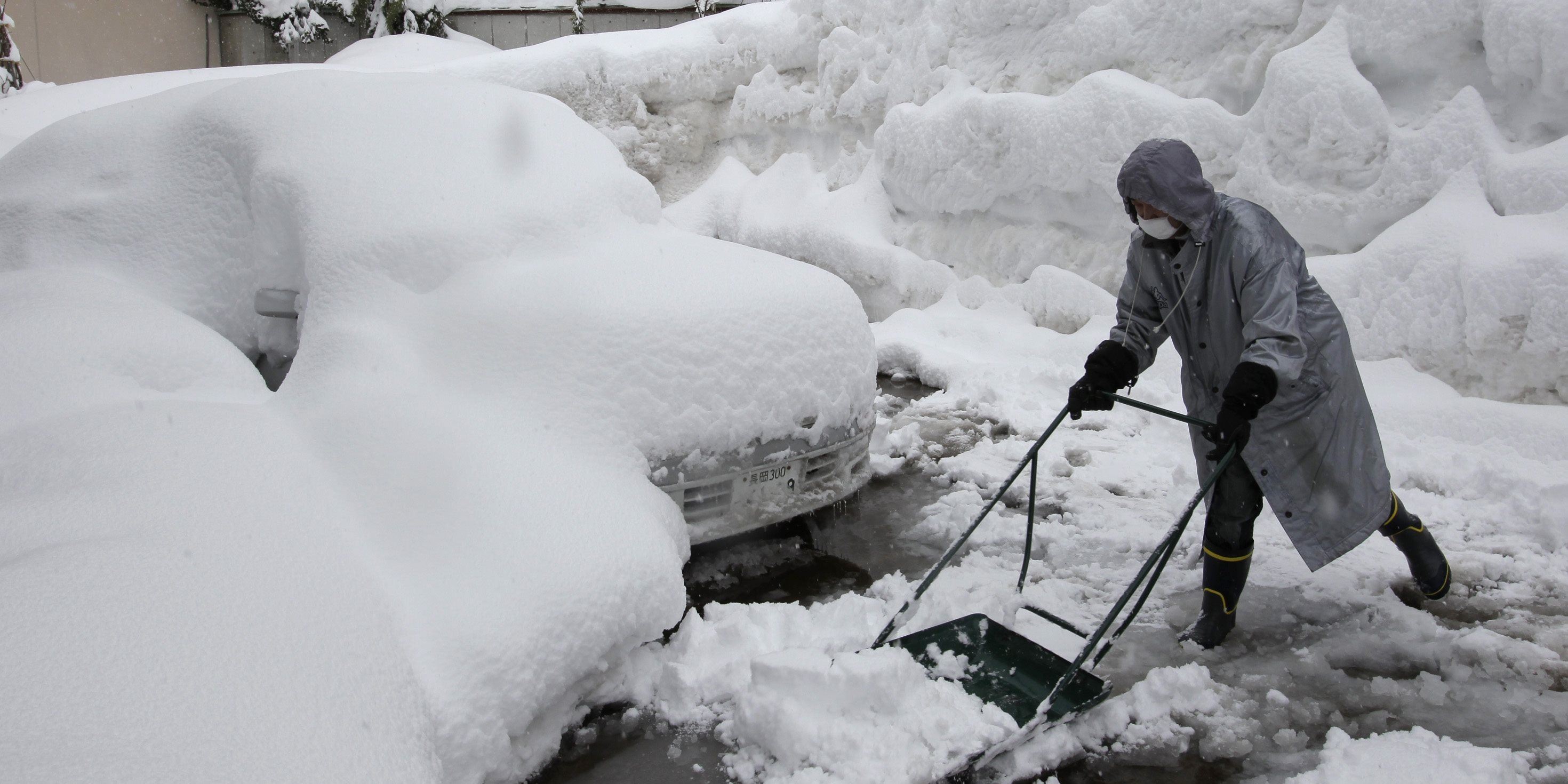 Уборка снега в Японии