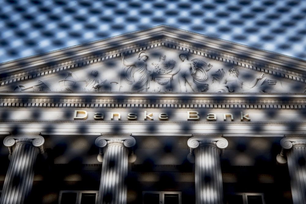 facade på bygningen der huser danske bank