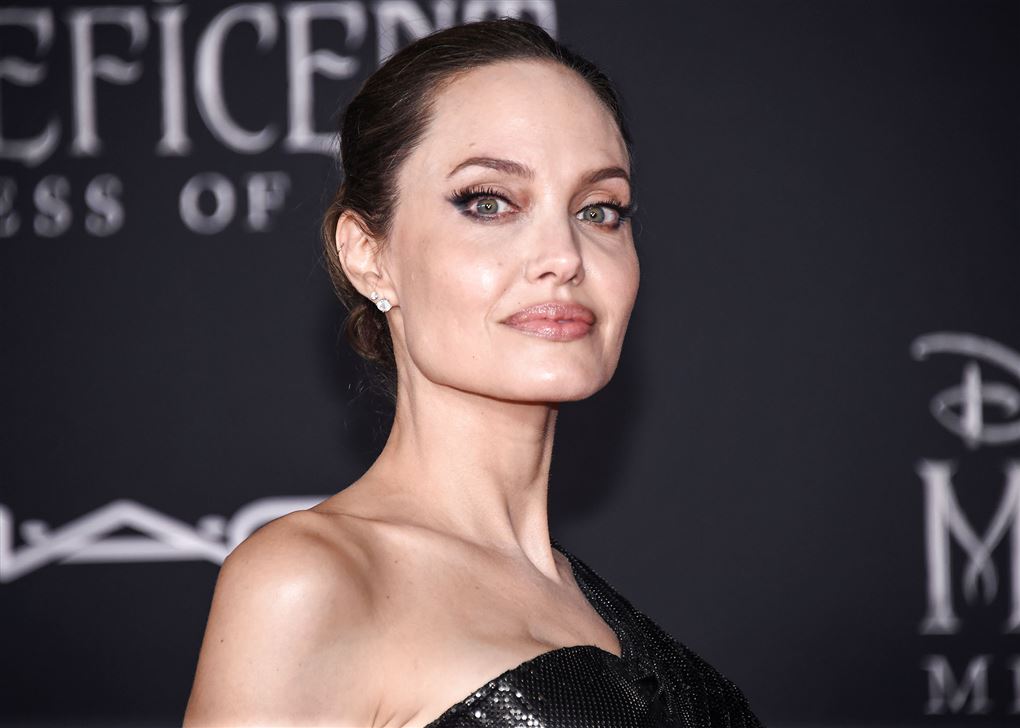 skuespillerinden Angelina Jolie poserer for kameraet 