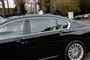 prins philip forlader hospitalet i en sort bil 