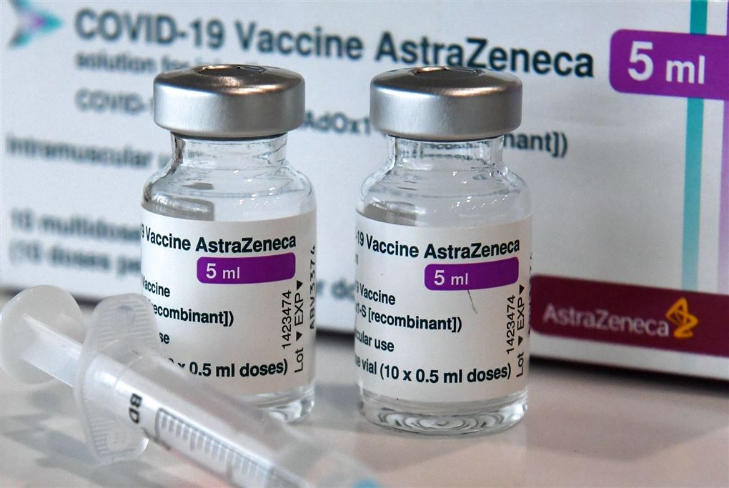 vaccineglas står på et bord