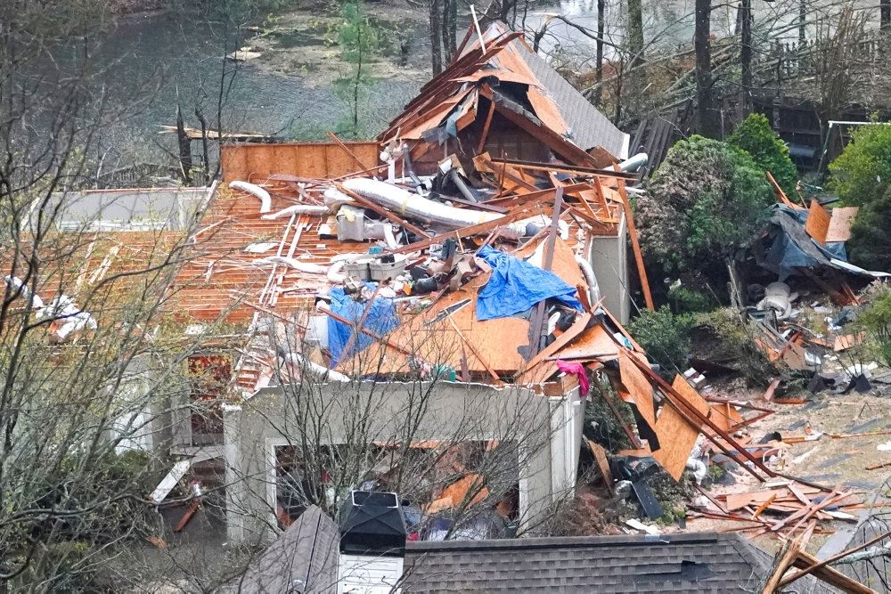 hus med afrevet tag efter tornado