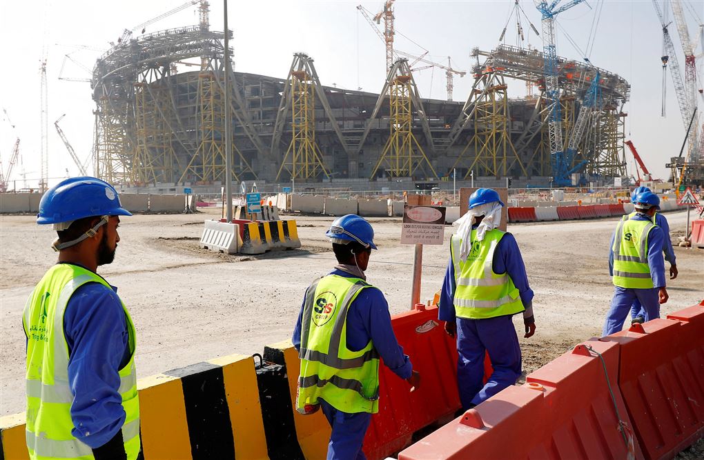 arbejder går foran stadionbyggeri i Qatar 