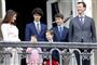 prins joachim står sammen med sin familie