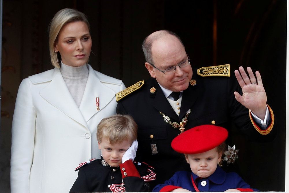 fyrsteparret sammen med deres børn