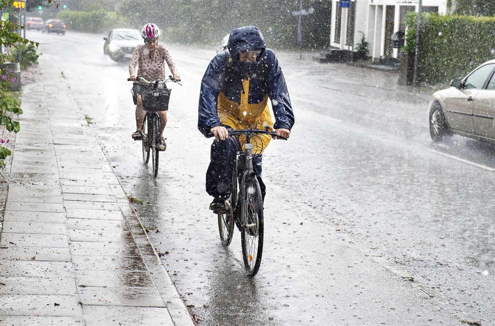Cyklister i regnvej