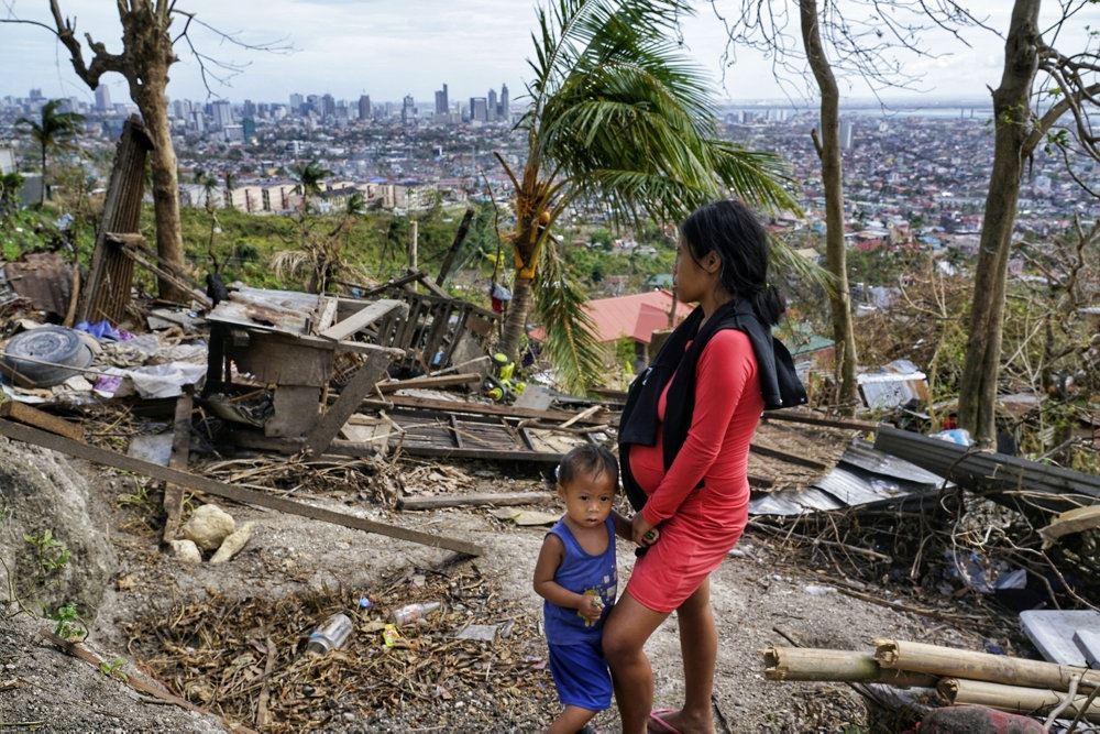 Over 400 blev dræbt af tyfon i Filippinerne