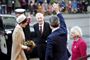 Kronprins Frederik hilser på folk 