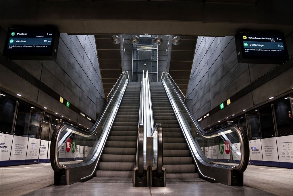 rulletrapper på metrostation 
