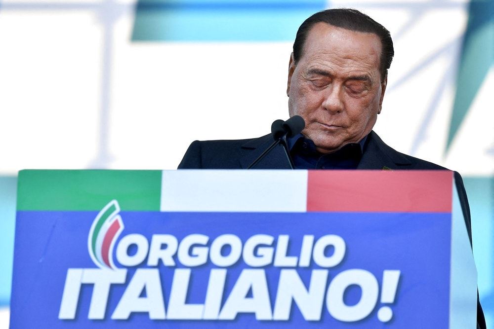 Berlusconi opgiver at blive Italiens præsident