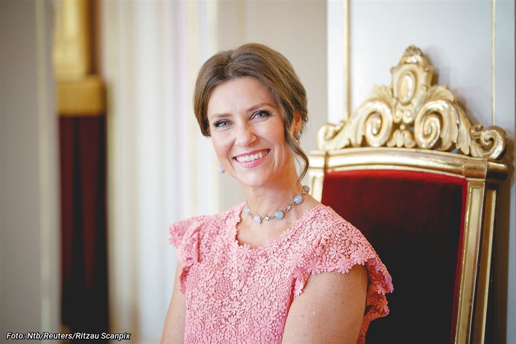 Prinsesse Märtha Louise med fin kjole, smykker og opsat prinsessehår