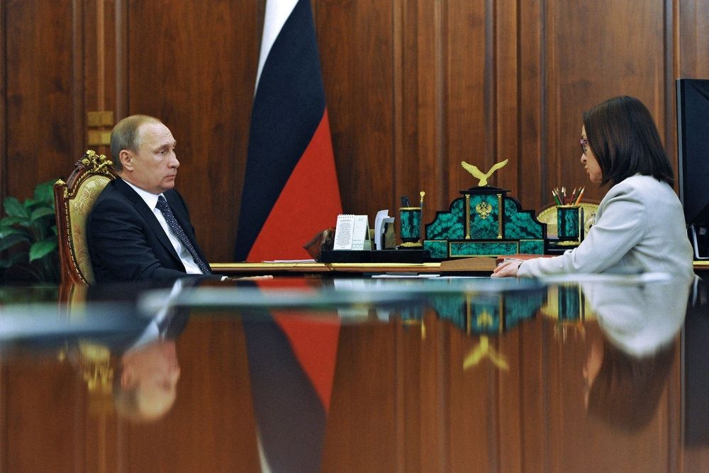 Vladimir Putin og centralbankdirektør Elvira Nabiullina