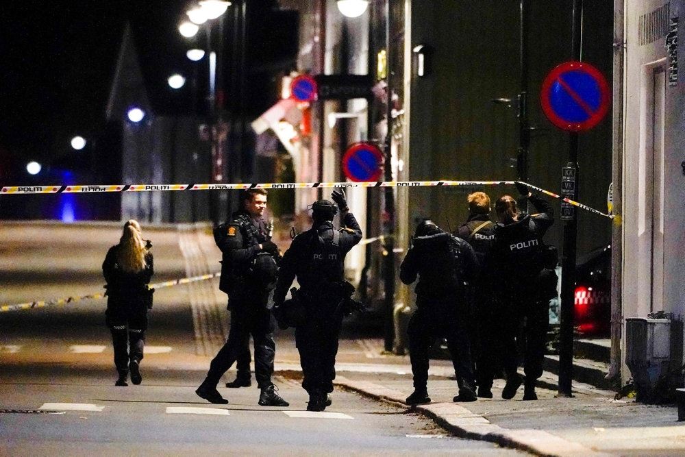 Norsk politi på gade på gerningsnatten