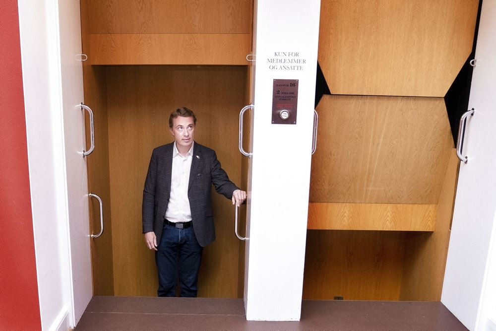 Morten Messerschmidt i Folketingets elevator