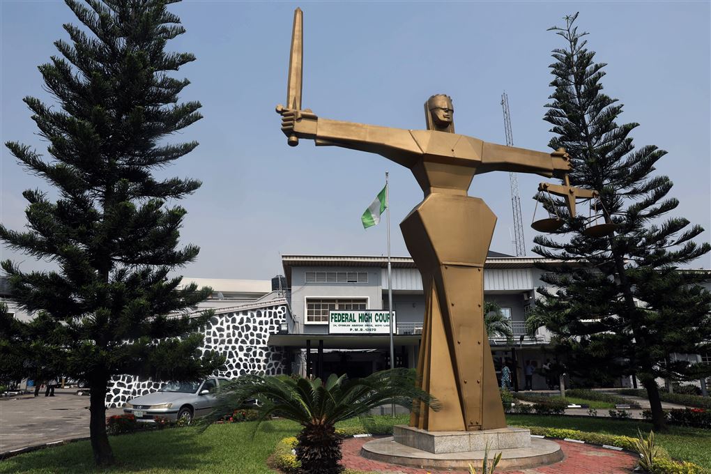 statue uden for  Lagos High Court.
