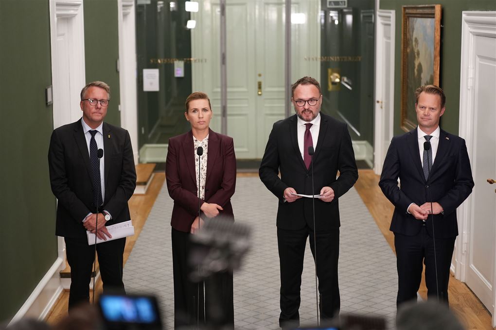 fire ministre står på række