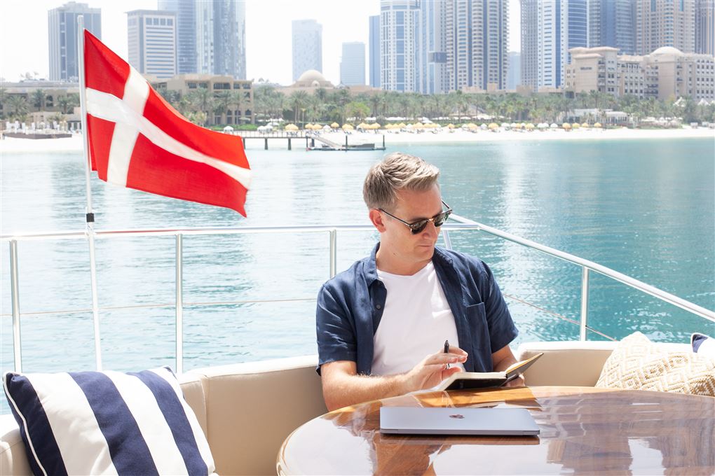 En mand på en yacht i Dubai