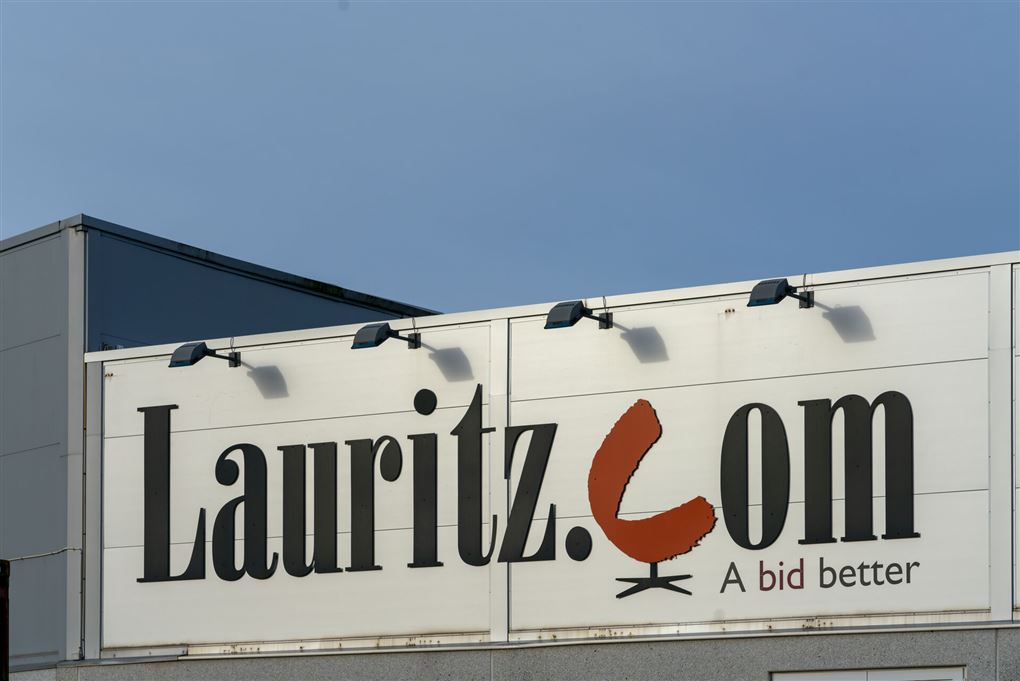 bygning med skilt der siger lauritz.com