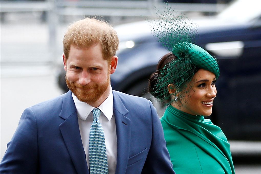 Prins Harry og Meghan i jakkesæt og grøn kjole