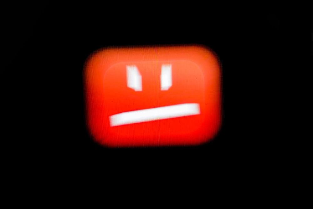 En firkantet orange sur smiley