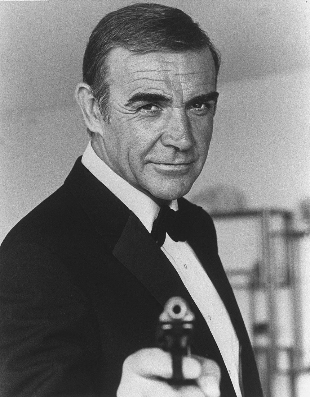 Sean Connery i klassisk positur som agent James Bond 