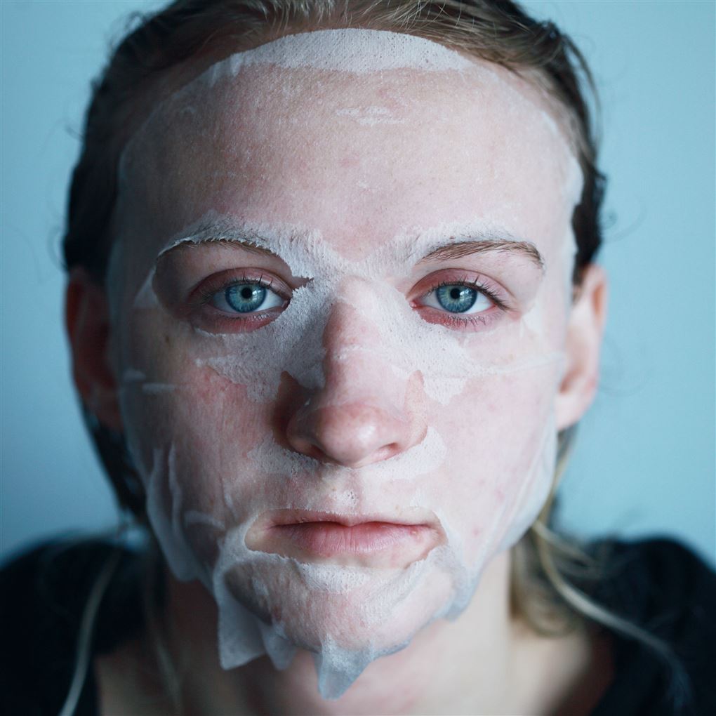 Kvinde med ansigtsmaske