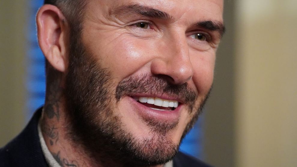 Billede af en bredt smilende David Beckham