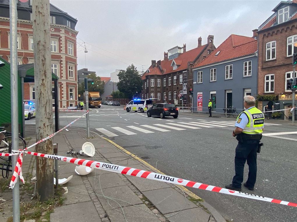Fredensgade og Sønder Allé er afspærret