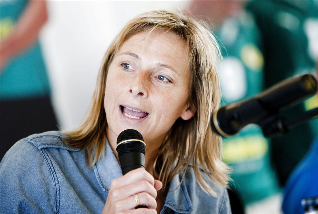 Den tidligere landsholdsspiller i håndbold Susanne Munk Wilbek med en mikrofon i hånden